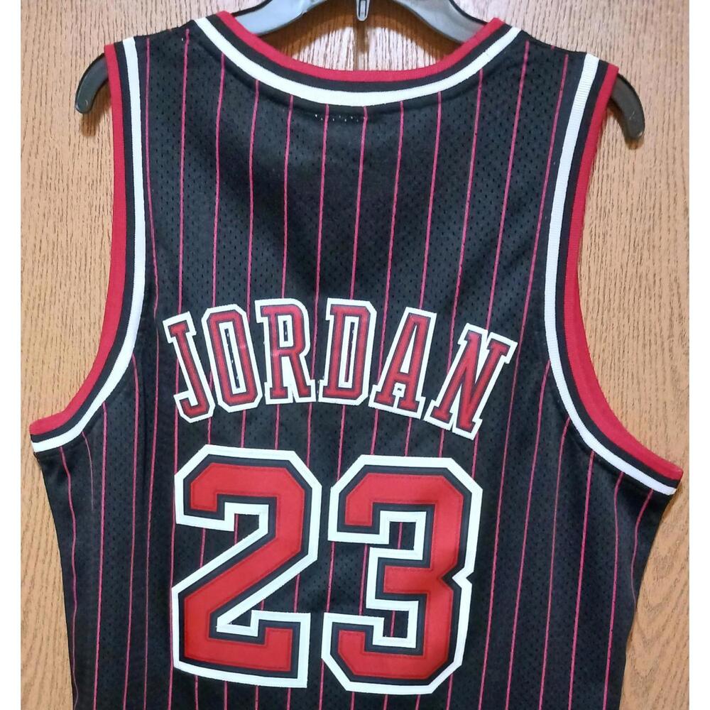 *Michael Jordan (Mitchell & Ness)-(Bulls)-(XL)-$90.00 - Picture 7 of 9